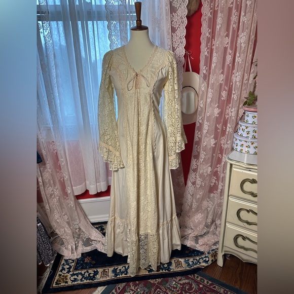 SOLD DO NOT BUY Gunne Sax angel Sleeve Cream Lace Dress - Picture 11 of 15